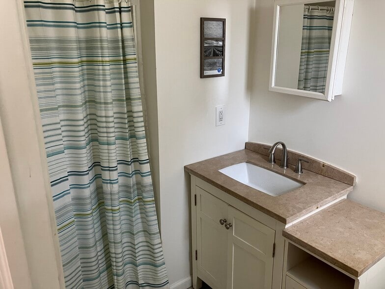 Building Photo - 1922 Baltimore Ave