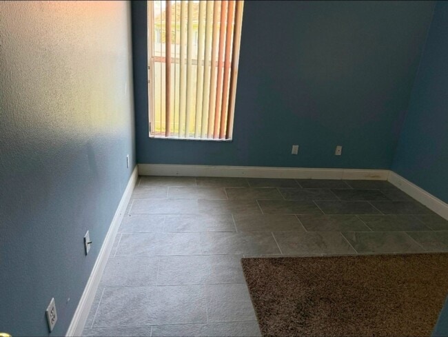 Building Photo - 4 BED / 2 BATH / 2 CAR GARAGE - ORLANDO (H...