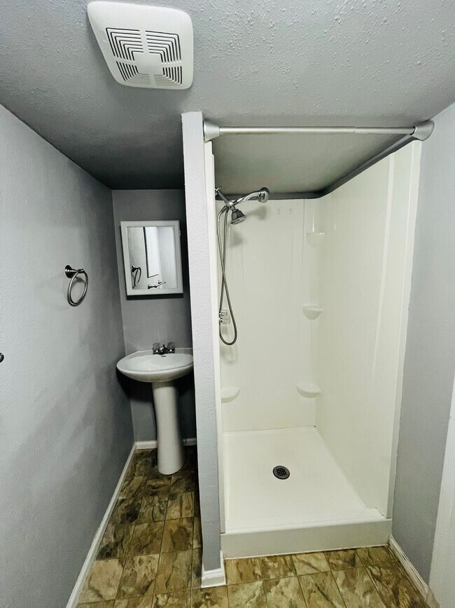 Building Photo - Charming West Bremerton Home