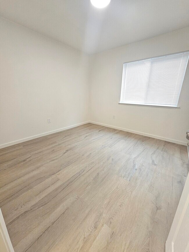 Building Photo - 2253 Hamlin Dr