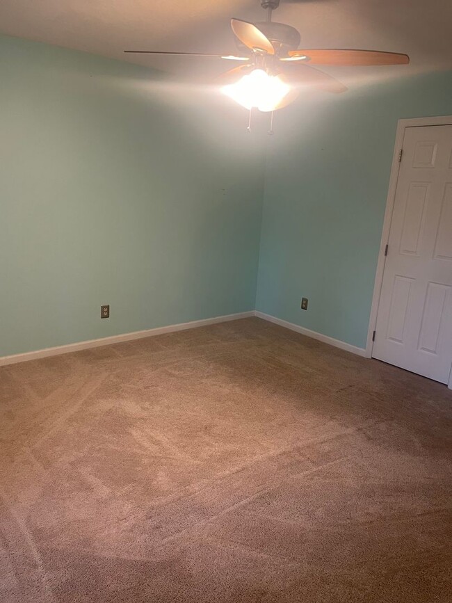 Building Photo - Knoxville 37914 - 3 bedroom, 2 bath home -...