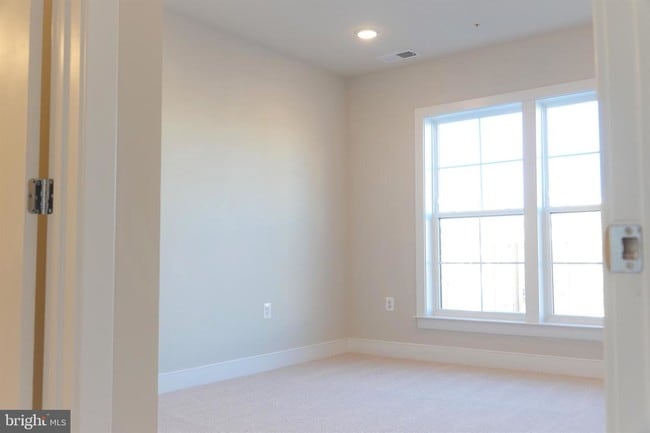 Building Photo - 210 Decoverly Dr