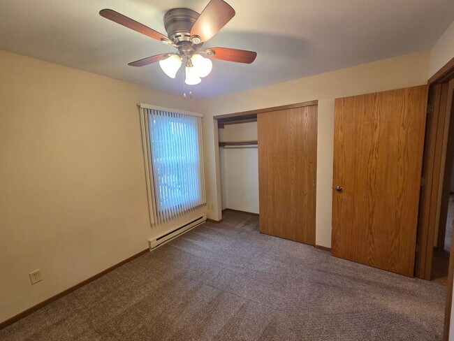 Building Photo - 1925 Sylvan Way