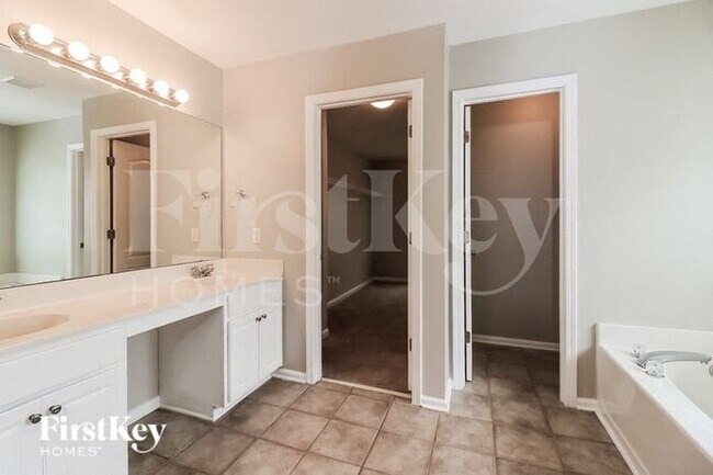 Building Photo - 2405 Langstan Ct