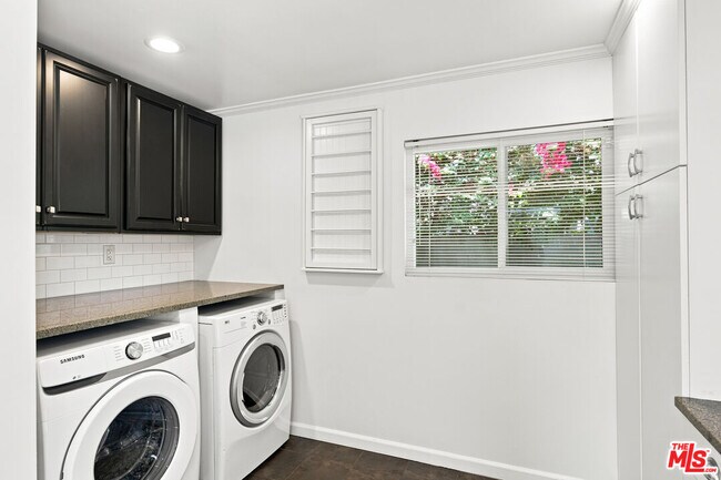 Building Photo - 4415 Woodland Ave