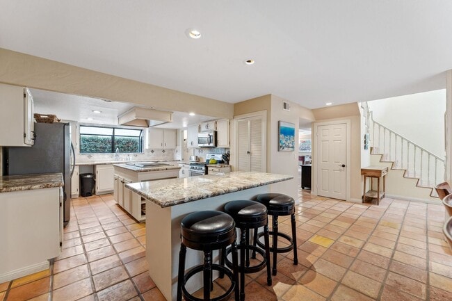 Building Photo - 4850A - Mandalay Shores/ Oxnard/ 5 bedroom...
