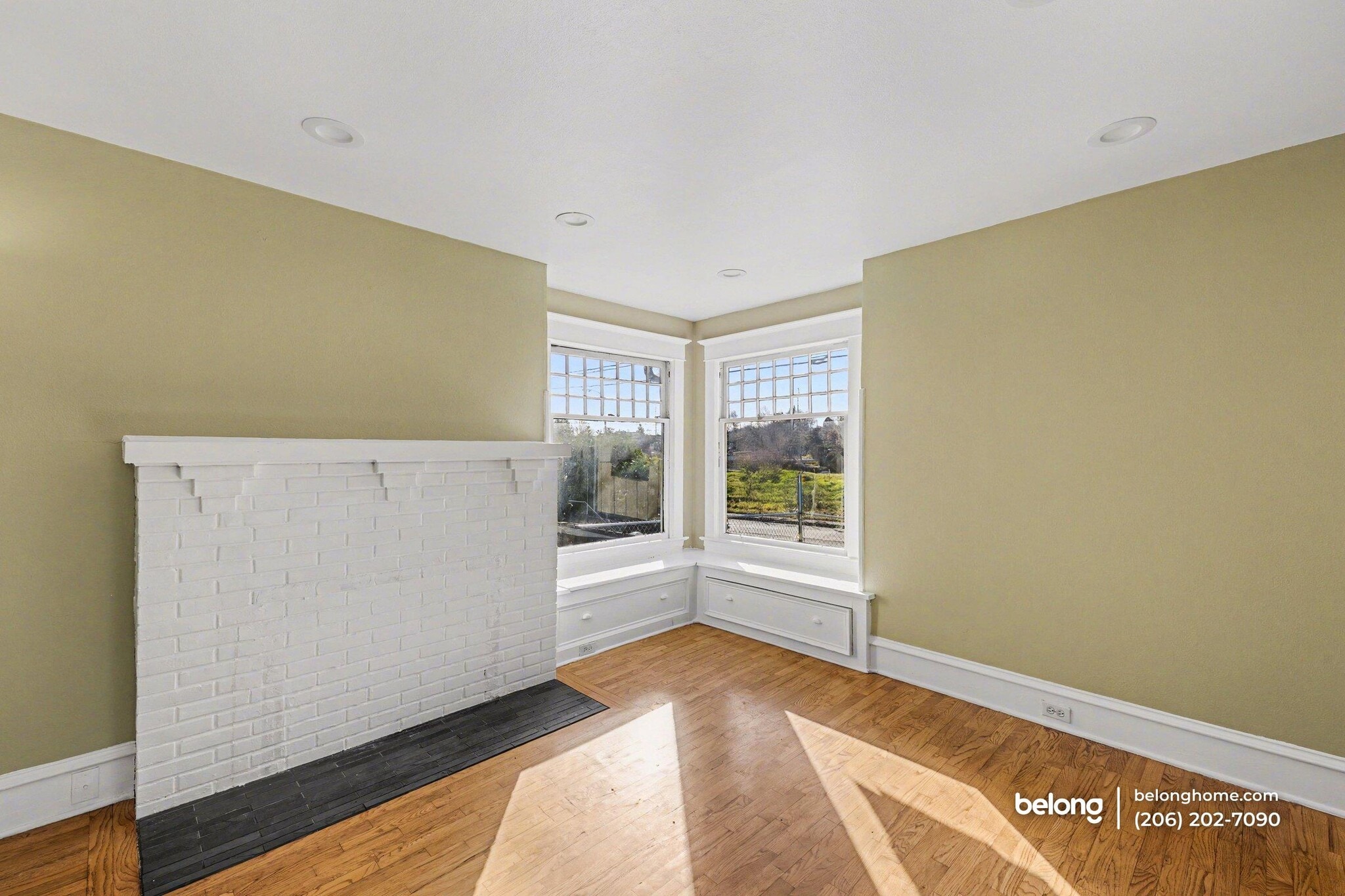 Building Photo - 4748 7th Ave NE