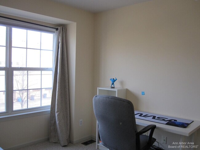 Building Photo - 2806 Barclay Wy