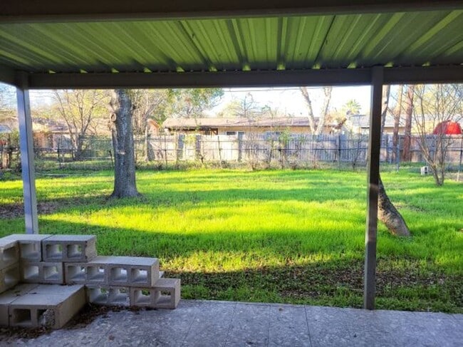 Building Photo - 3/2 Home ready for move-in