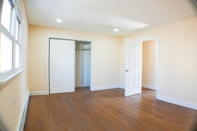 Building Photo - 300 Cator Ave