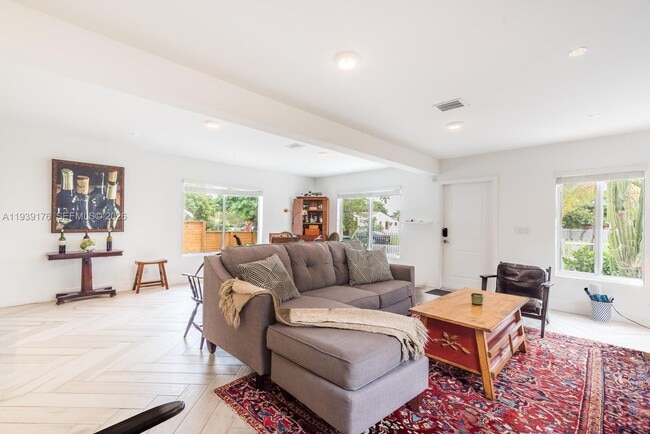 Building Photo - 44 NW 40th St