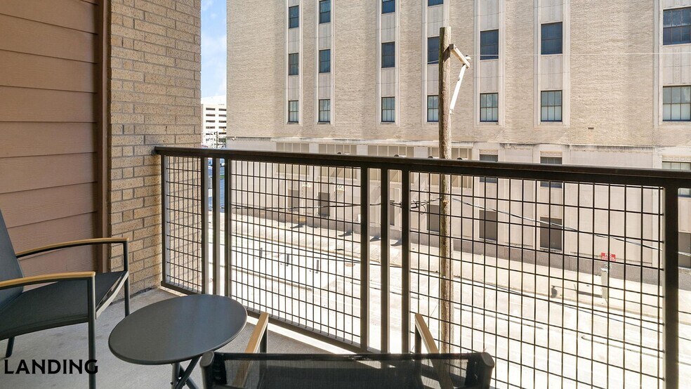 Building Photo - 1711 Caroline St