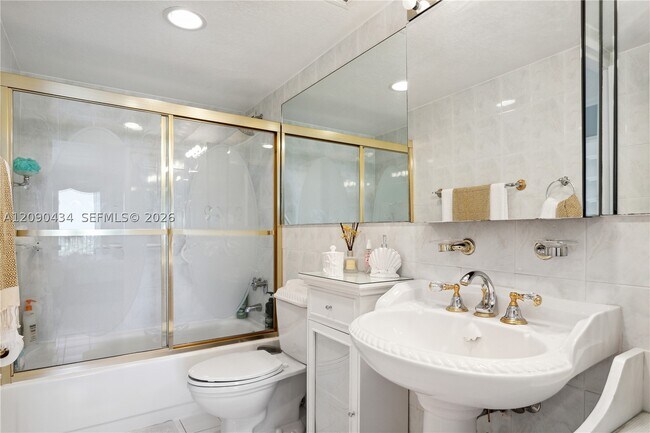 Building Photo - 5401 Collins Ave