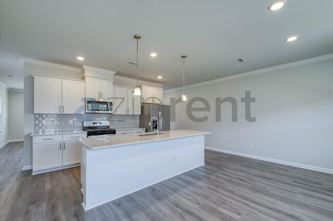 Building Photo - 1467 Hasse Ave