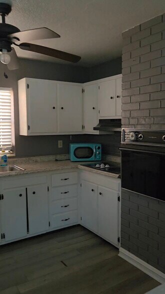 Building Photo - 4767 1st Ave N