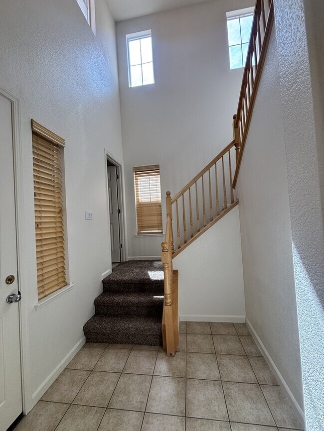 Building Photo - 9402 Vintner Cir