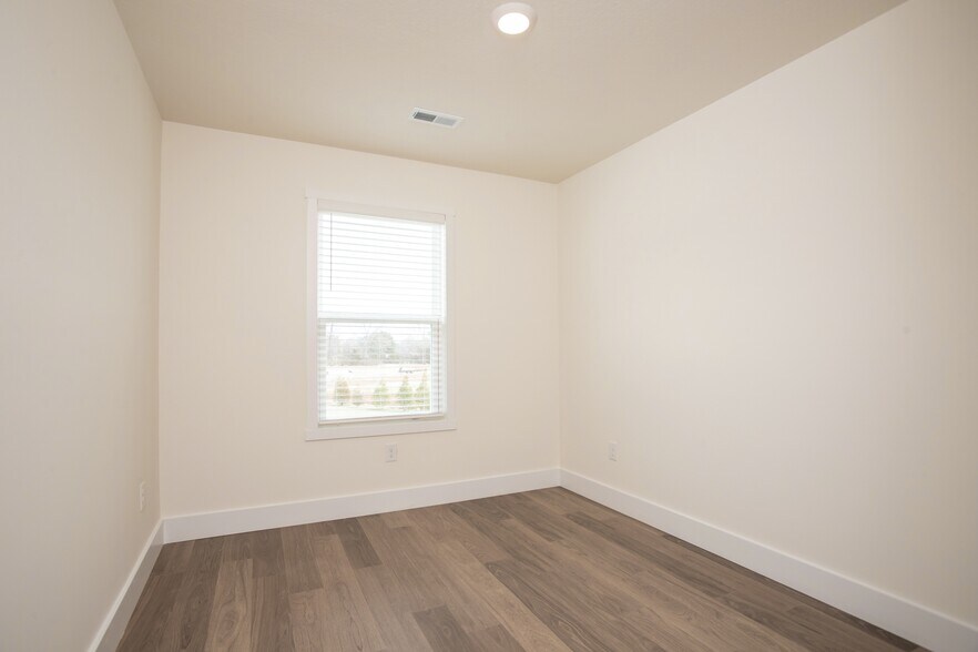 Building Photo - 2526 Legg Ln