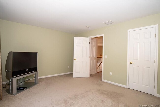Building Photo - 8 Dogwood Ct