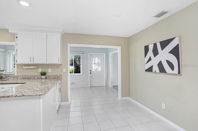 Building Photo - 2306 Lancaster Dr