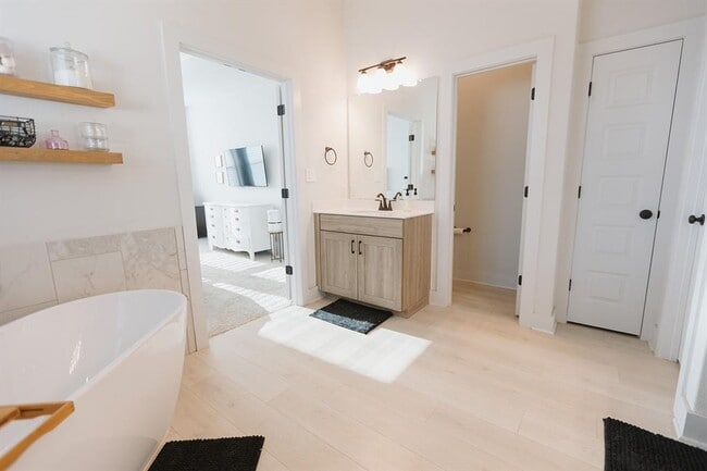 Building Photo - 808 Karst Cv