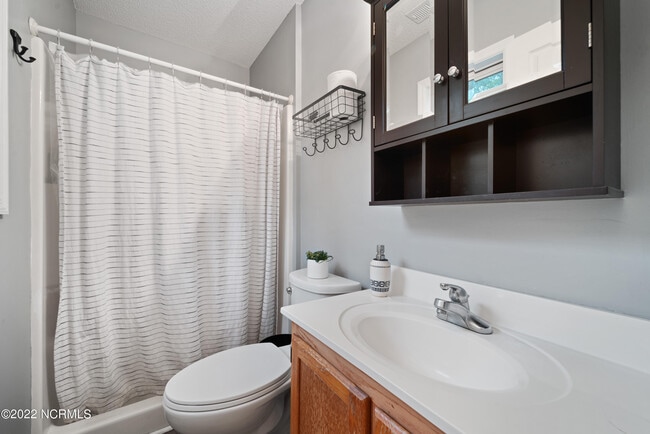 Building Photo - 128 Sweet Water Dr