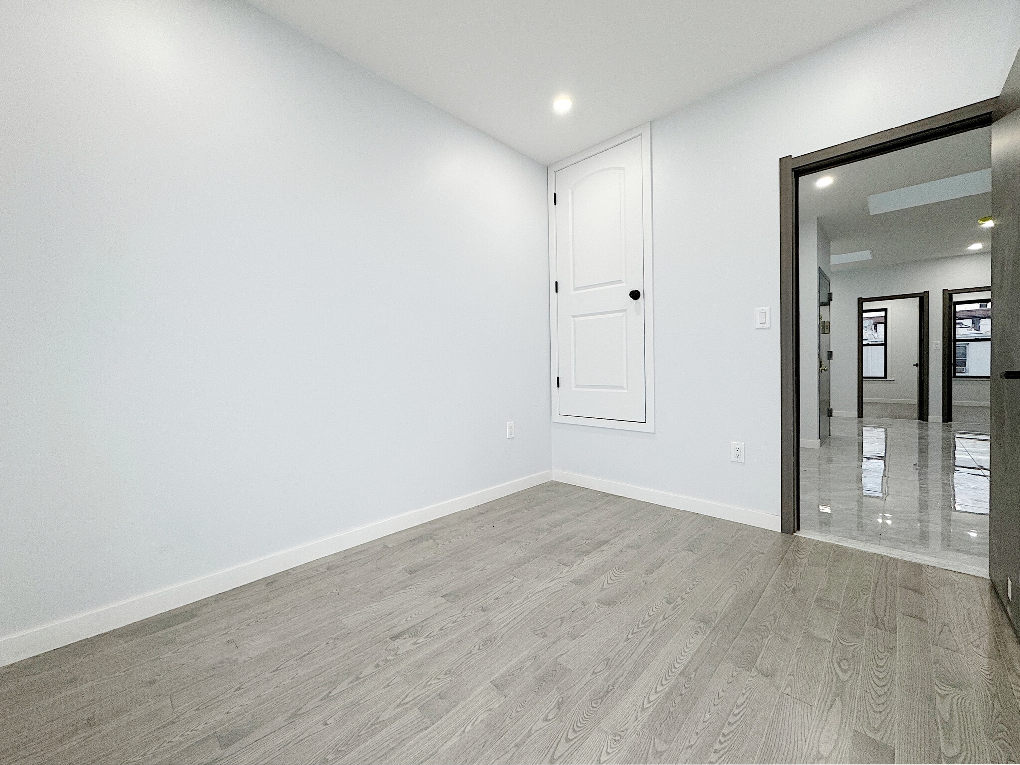 Building Photo - 333 87th St