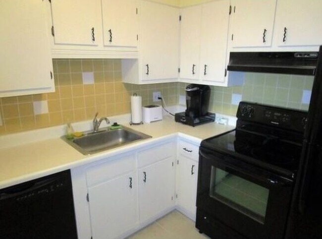 Building Photo - 12 Williamsburg Ct