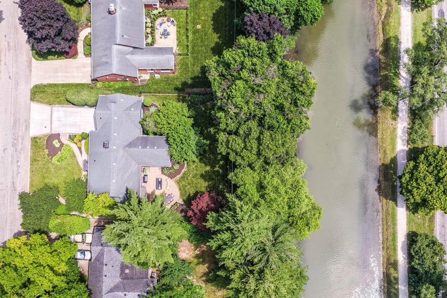 Building Photo - 5939 Gladden Dr