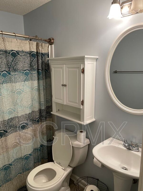 Building Photo - 10 Bass Ln