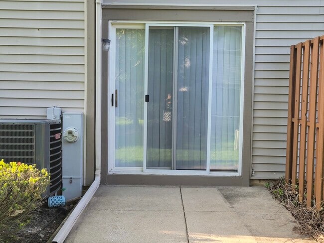 Building Photo - 1015 Woodview Ct