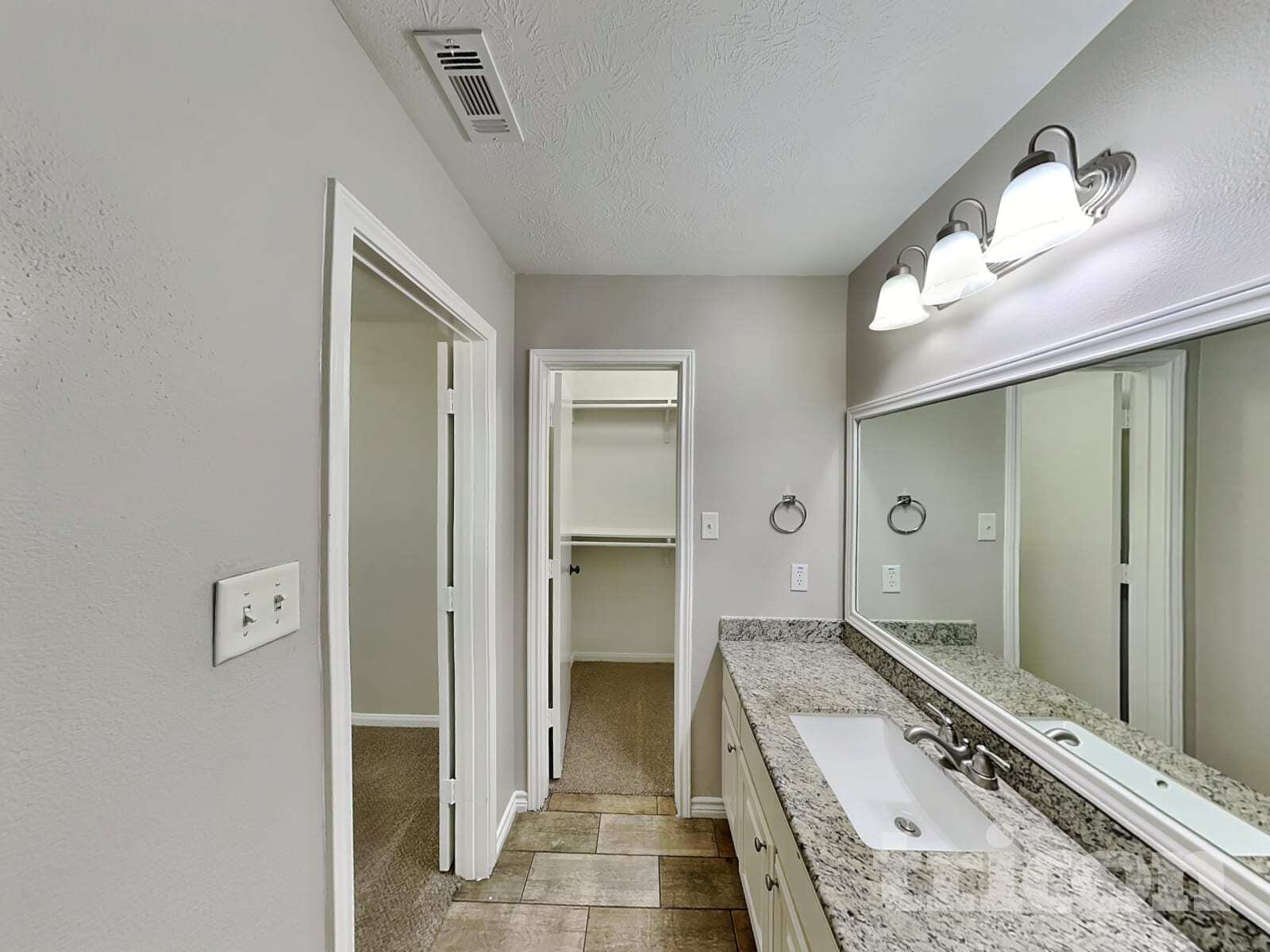 Building Photo - 16229 Summerset Estates Blvd