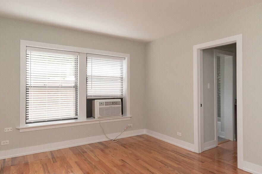 Building Photo - 553 W Arlington