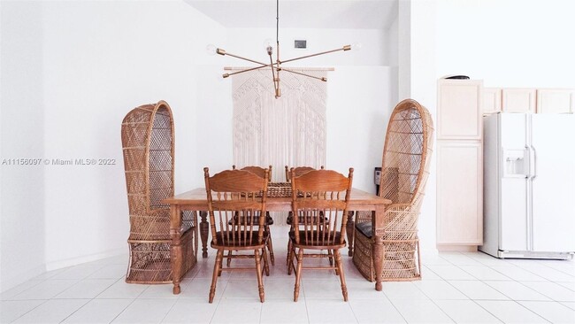 Building Photo - 5449 Grande Palm Cir