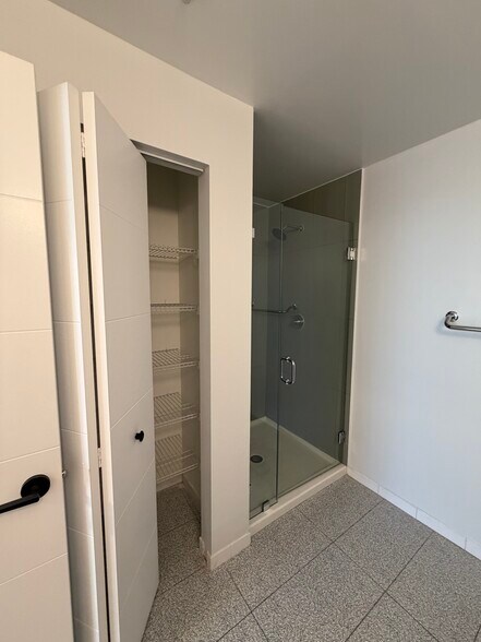 Building Photo - 11300 Biscayne Blvd