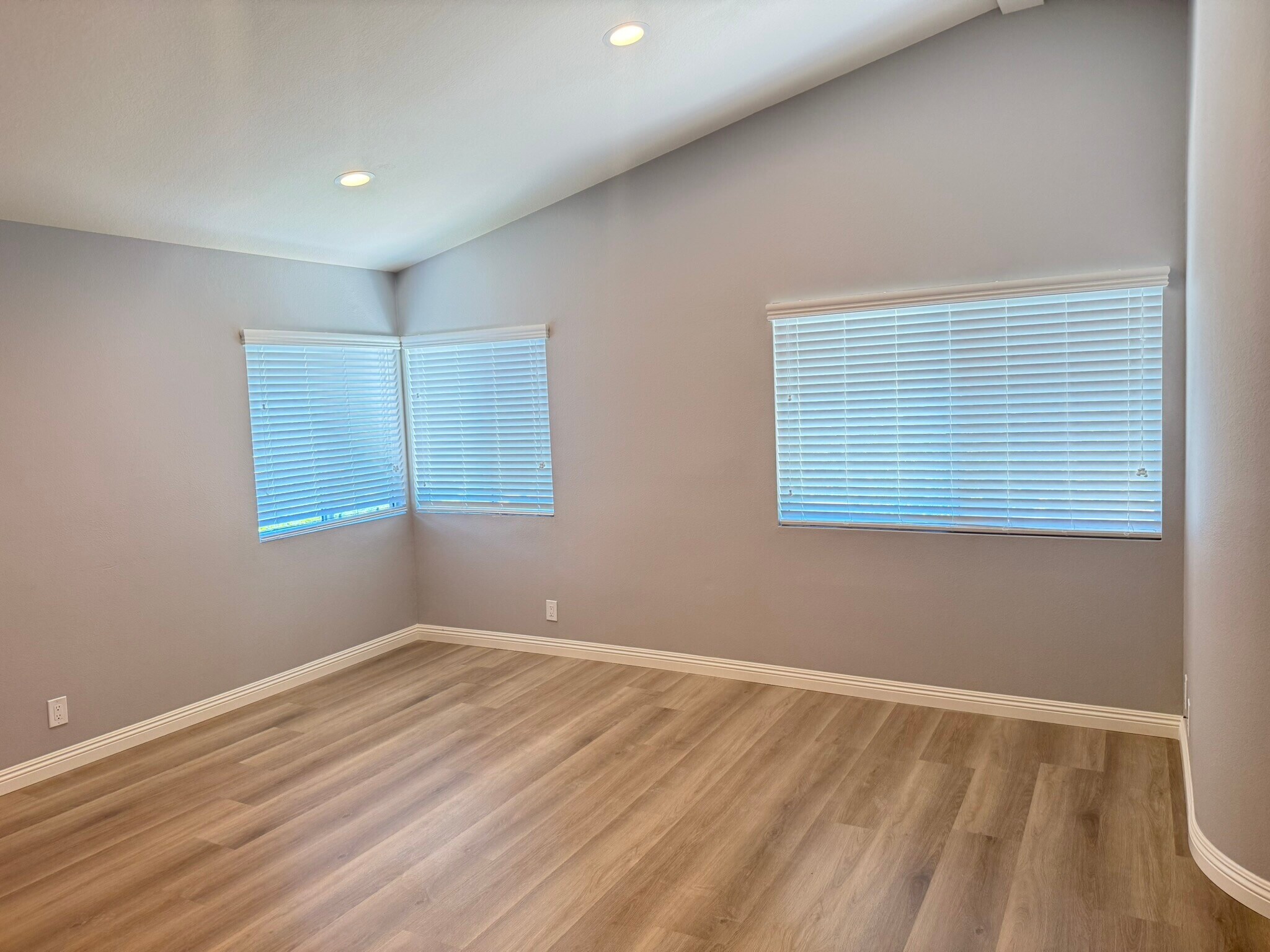 Building Photo - 2137 Wild Flower Ln