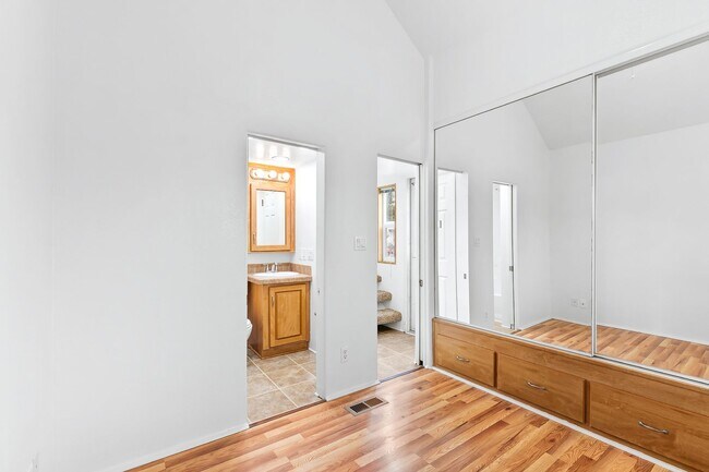 Building Photo - 1 Bed + 1 Bath +  IN THE PLEASURE POINT AREA OF SANTA CRUZ. $2300 Per Month