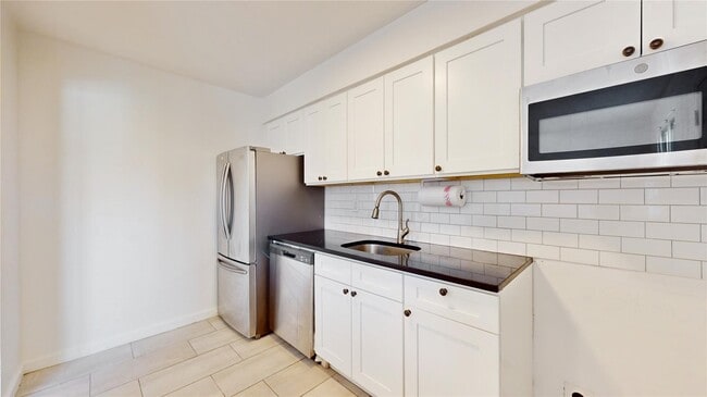 Building Photo - 37 Waring Pl