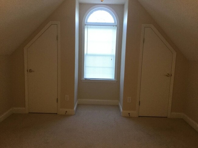 Building Photo - Centrally Located Home in New Bern-3 Bedroom With FROG