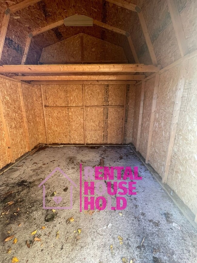 Building Photo - ~ 3 BEDROOM 1 BATH BUNGALOW SECURTIY DEPOSIT SPECIAL ~$500