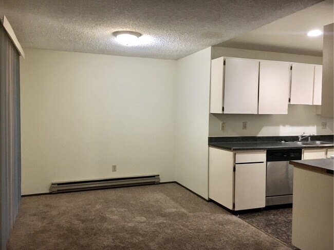 Building Photo - Charming 2BD/1.5BA Corner Unit in Serene, ...