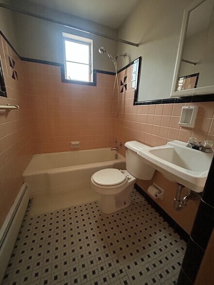 Building Photo - 6524 Glade Ave