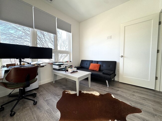 Building Photo - 302 Broadway