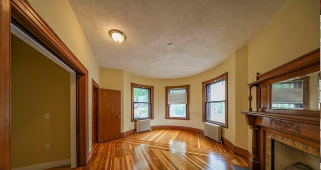 Building Photo - 22 Grand View Ave