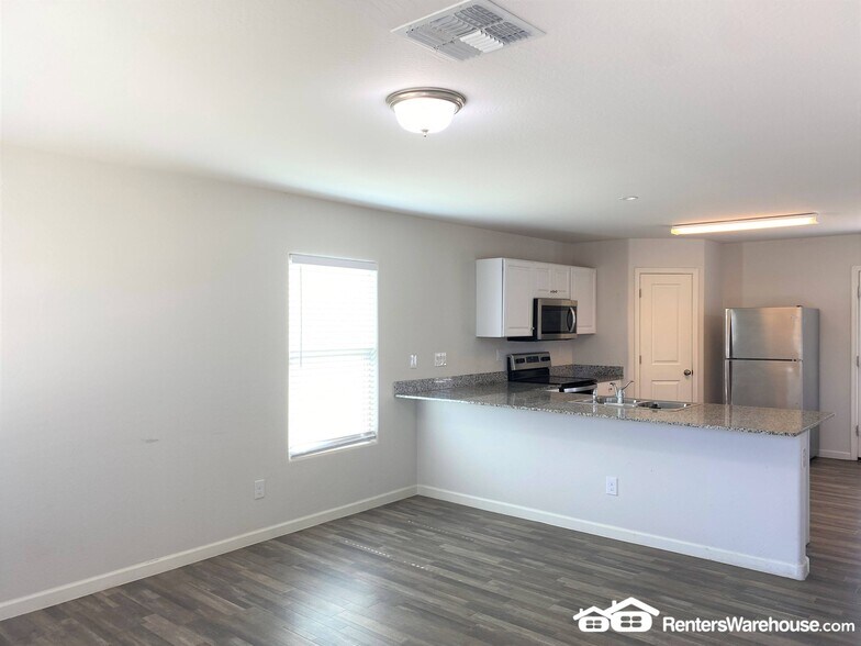 Building Photo - 335 Watson Pl