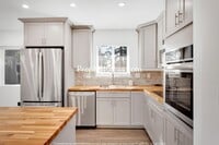 Building Photo - Fully Updated Three Bedroom Home in SE!