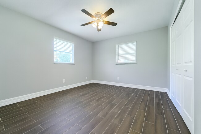 Building Photo - 5476/5478 Ave C