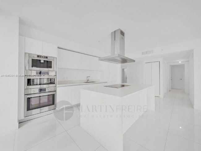 Primary Photo - 300 Sunny Isles Blvd