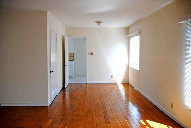 Dining Area - 523 Athol Ave