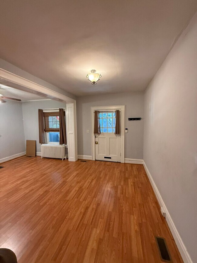 Building Photo - 3 Bedroom 1.5 bath Fan home for rent