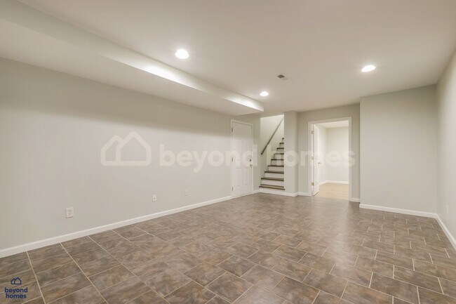 Building Photo - Amazing Move-In Ready 3 BR 3 BA Home - Looking for You!